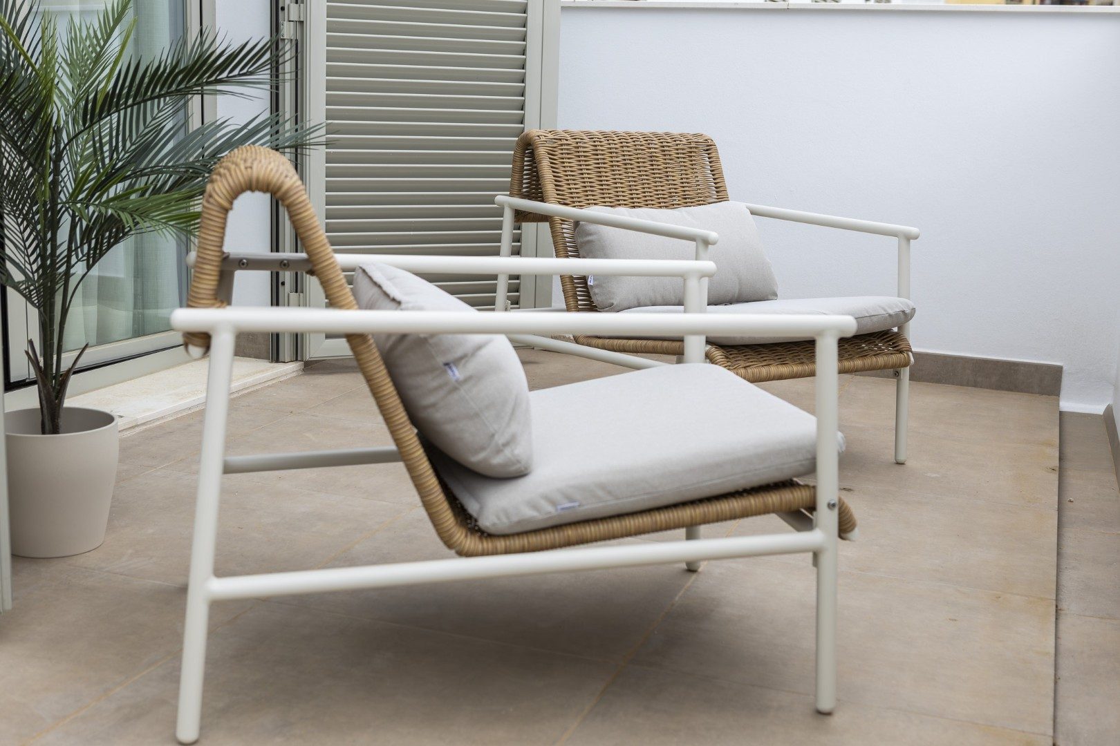 Detalle de los sillones de la terraza de Cauce4